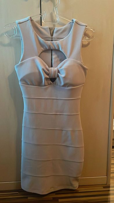 Официална бежова рокля