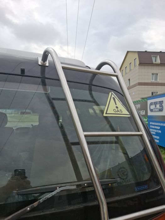 Лестница на з/дверь делика