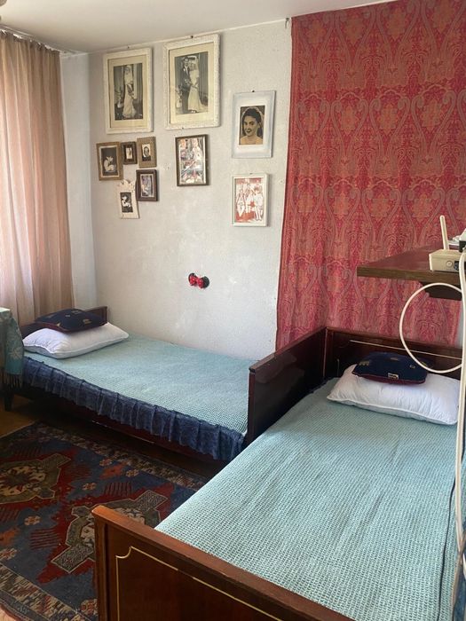 Pensionară singură închiriez o cameră în apartament de 3 la două eleve sau studente !