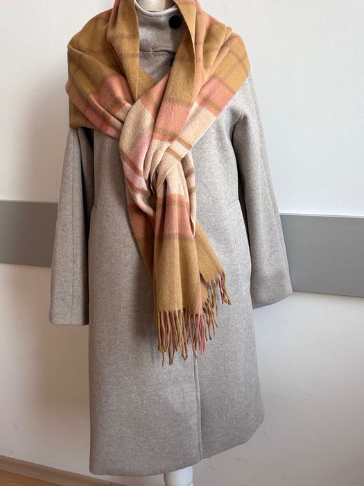 Голям мек вълнен шал в пастелни цветове