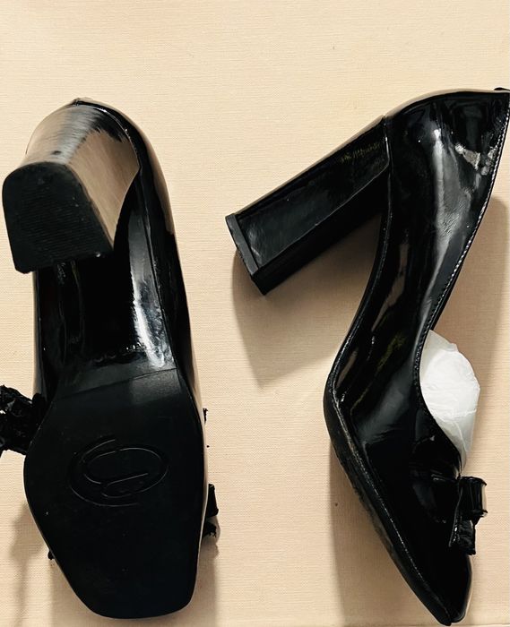 Pantofi de piele lacuita