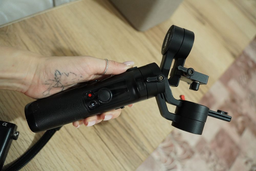 Продам или обменяю sony a6300 + стабилизатор в подарок