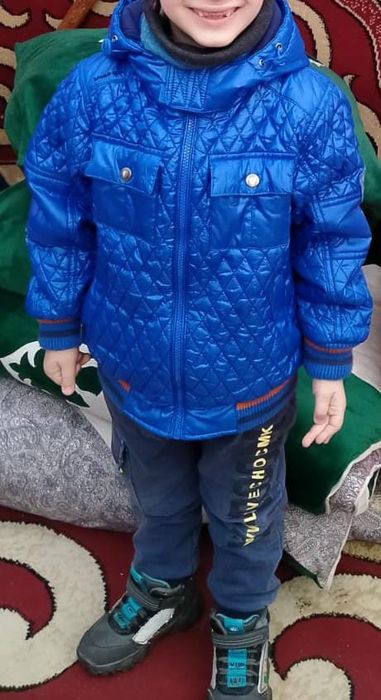 Продам куртку на мальчика