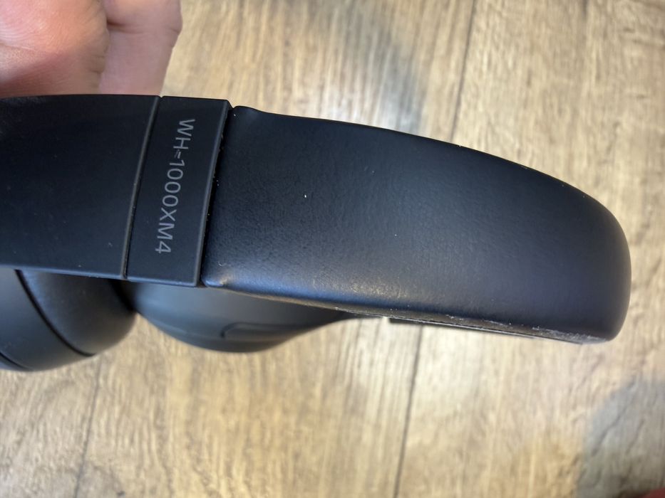 Стерео слушалки Sony wh1000xм4b Перфектни!