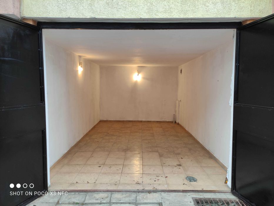 Дава се под наем Гараж / Паркомясто в Варна, Колхозен пазар - 19 кв.м за 127.5 € - Снимка #3