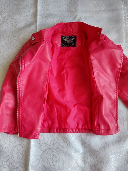 Курточки на девочку