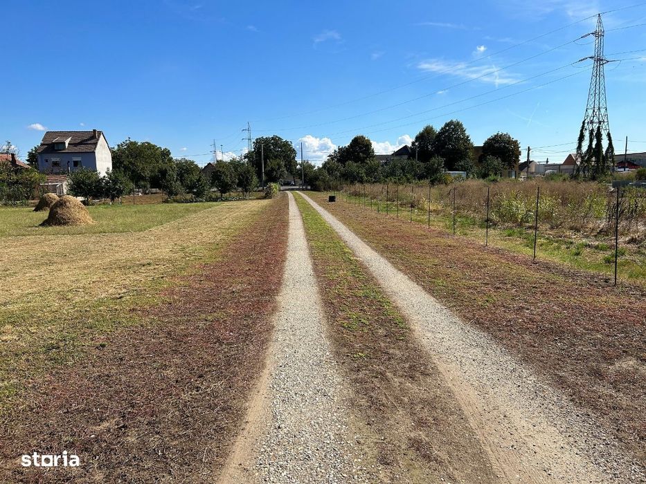 Vand teren intravilan,str. 6 Vanatori, in curte,st.3.600 mp.fs.32 mp.