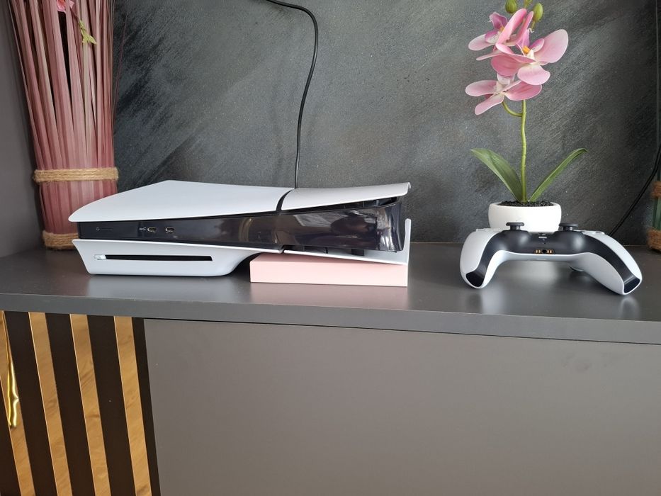 Playstation 5 slim 1tb disk version + FC 24 bonus