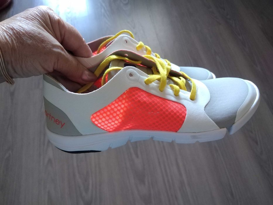 Дамски обувки Hush Puppies 38 номер и маратонки Adidas 36 номер