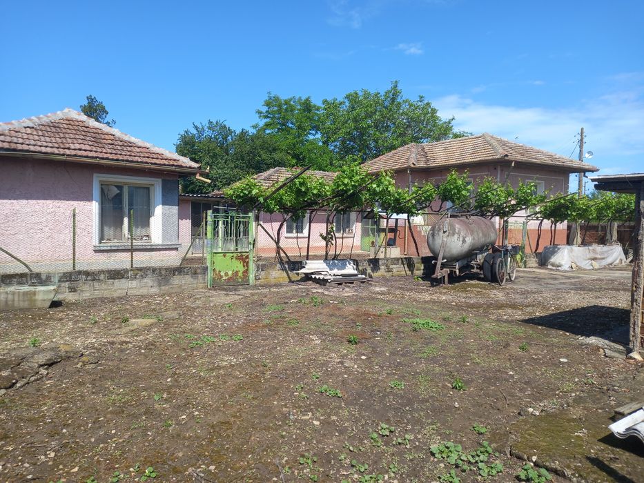 Продава се Къща в с. Крушето, Област Велико Търново - 200 кв.м за 128 €/кв.м - Снимка #2