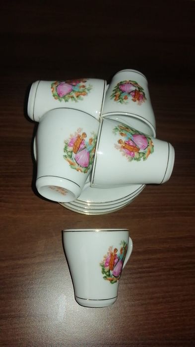 set de 6 cesti cu farfurie pentru cafea.