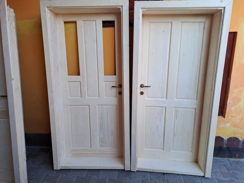 Producător de uși și ferestre din lemn masiv,brad.
