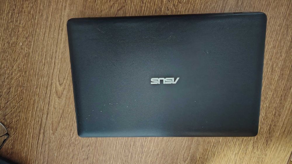 Laptop Asus X200M,perfect pentru birou sau scoala