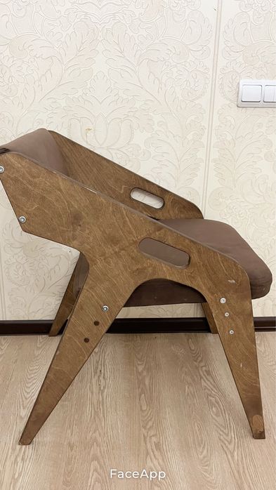 Продается стильные деревянные кресла