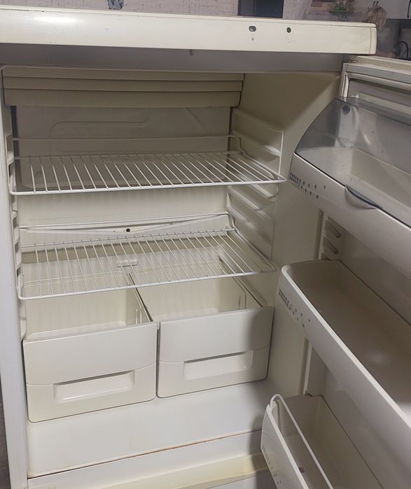 Холодильник б/у . Двухкамерный