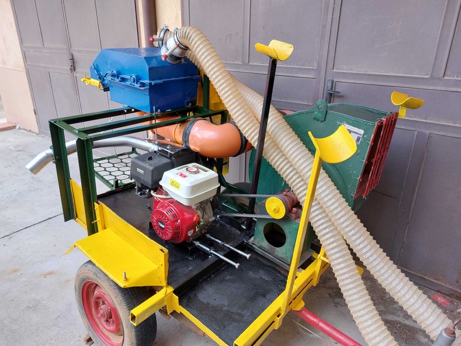 Продавам машина за събиране на лешници монтирана на  авто ремарке..