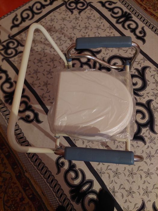 Кресло стул с санитарным оснащением