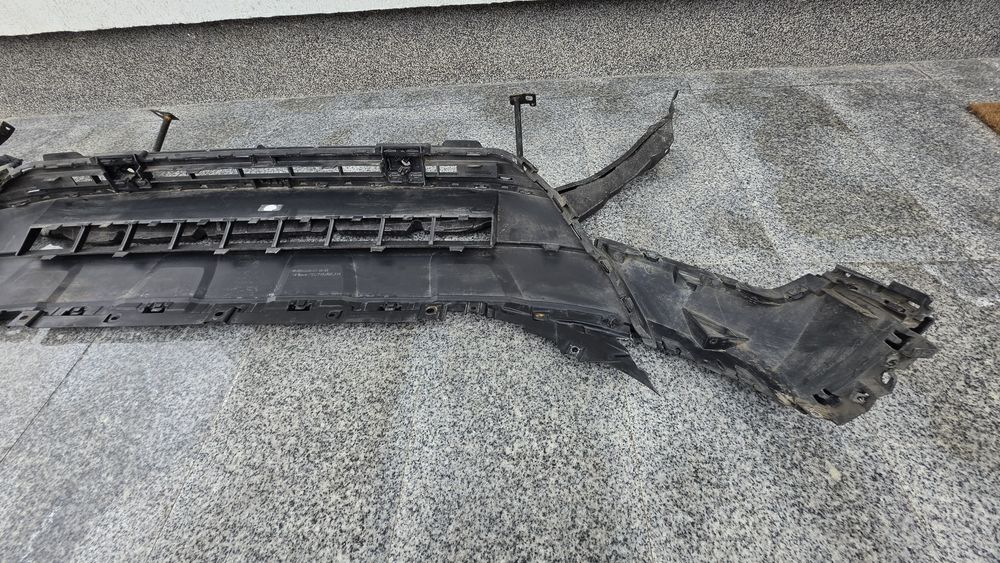 Scut spoiler bara fata armatura absorbant grila bara fata senzor VW Touareg 3 III 760 cr7 7cr 2018+