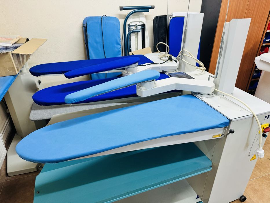 Masa de calcat tip limba cu manecar, incalzita  , cu aspiratie