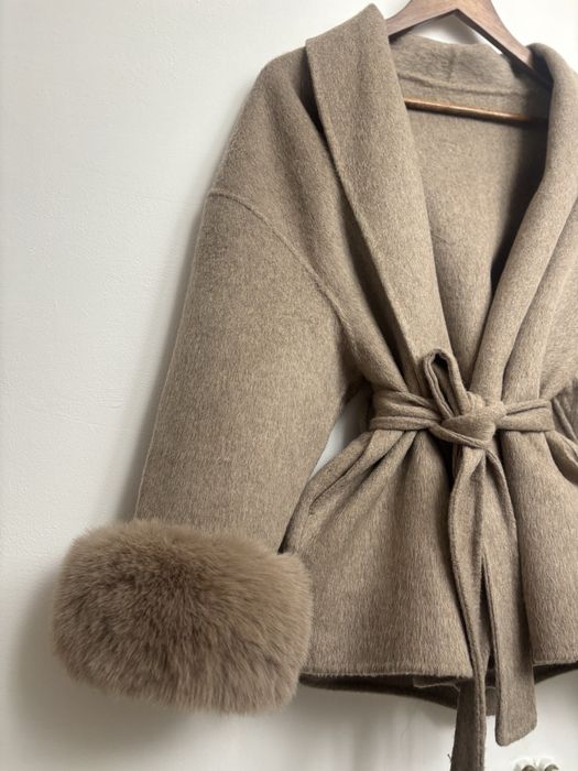 Palton scurt din lana cu blanita bej