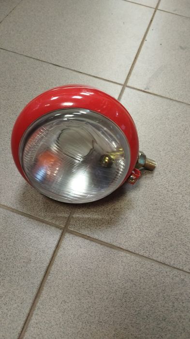 Far stinga dreapta tractor fiat case import Italia pret 125 lei bucata