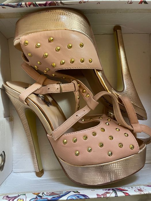 Високи секси обувки с пулчета