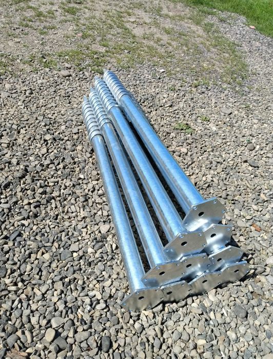 Метални винтове за навиване в земя.