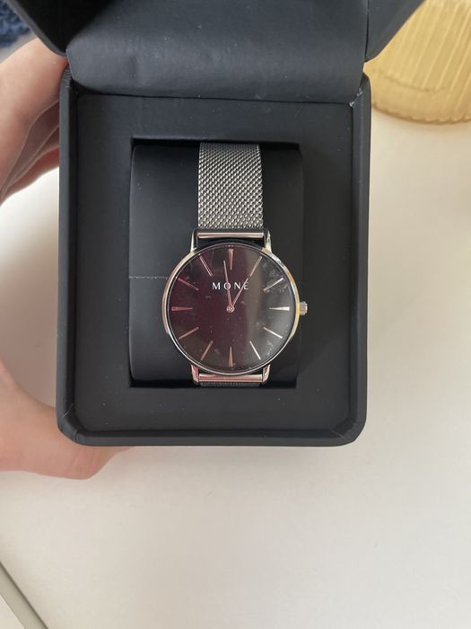 Часы женские Mone