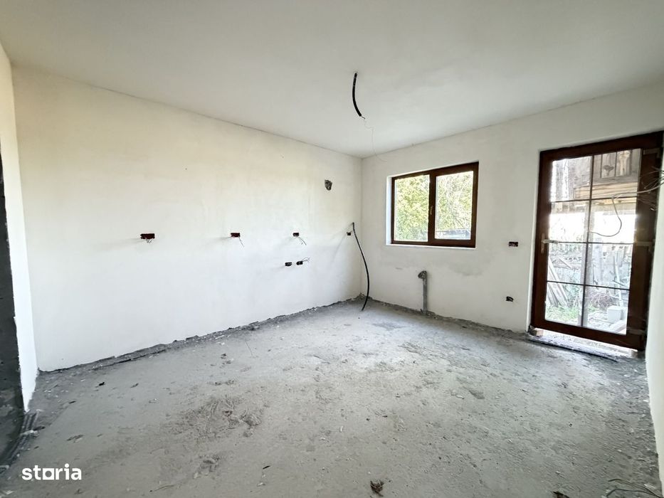 Casa - Zona Ultracentrala, Mioveni, zona Pompieri, 750 mp, deosebita