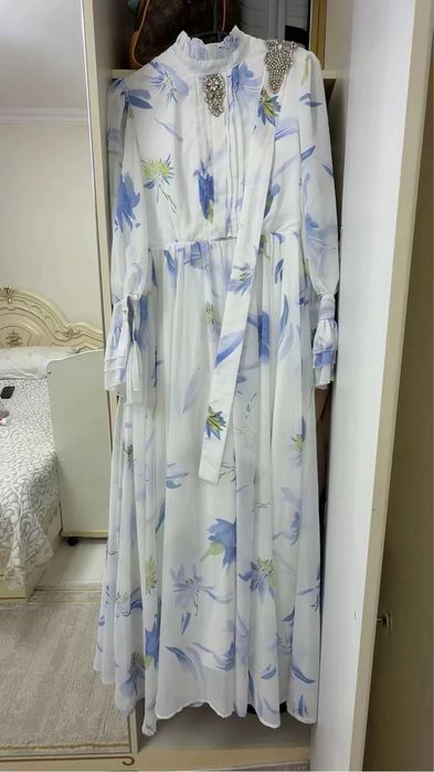 Киімдер сатылуда