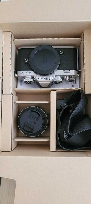 Фотоапарати Nikon Z fc и Nikon D60
