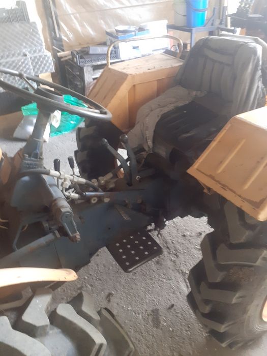 Vând Tractor carraro