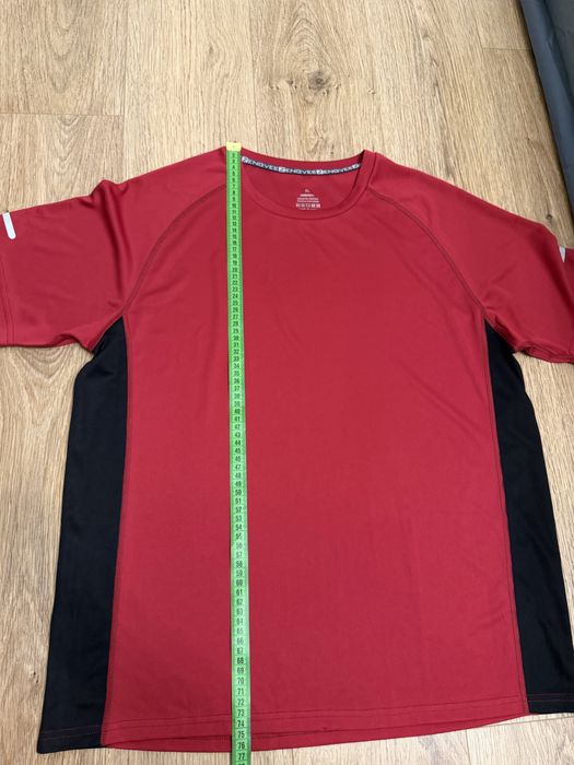 Tricou sport roșu cu inserții negre, mărime XL
