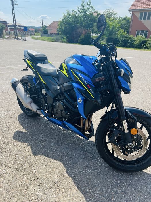 Suzuki GSX-S 750 2017 GSR ( honda hornet , yamaha , kawasaki, Bmw s100r)