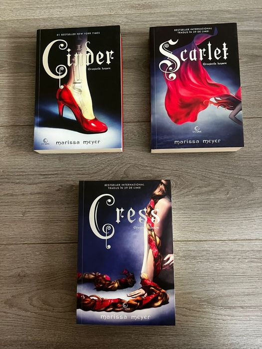 Seria Cronicile lunare de Marissa Meyer