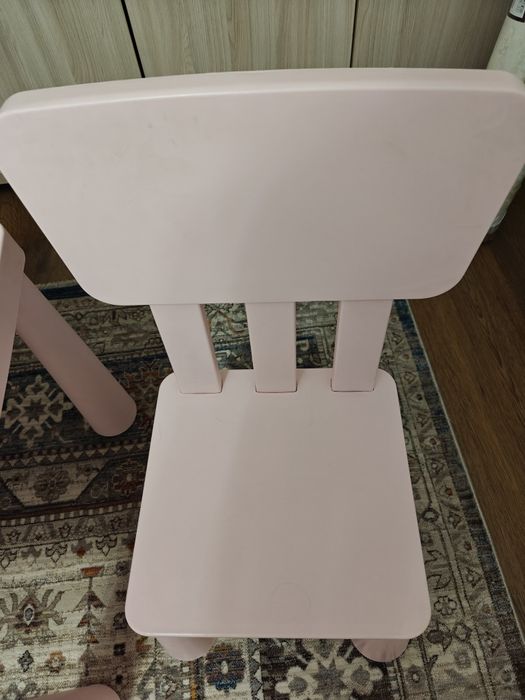 Продам детский стол и два стула IKEA