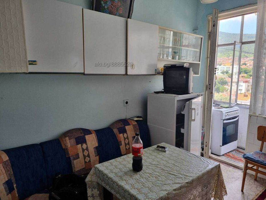 Топ център до Паспортна служба, двустаен, непоследен етаж