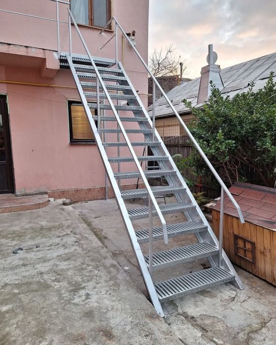 Cofectionam scarii zincate la super pret si trasport gratuit