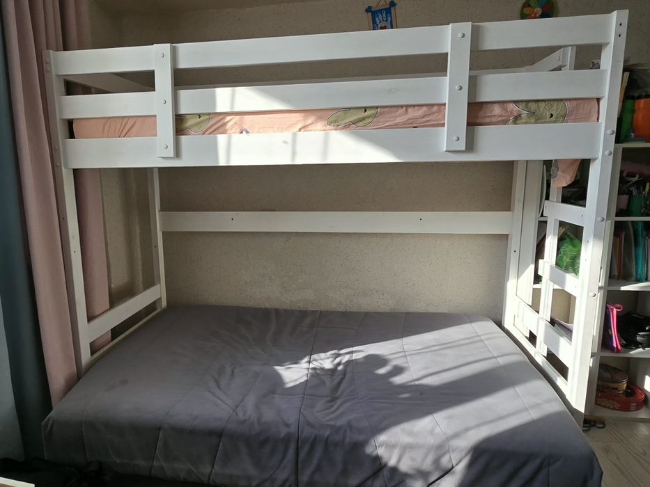 Продам двухъярусную кровать