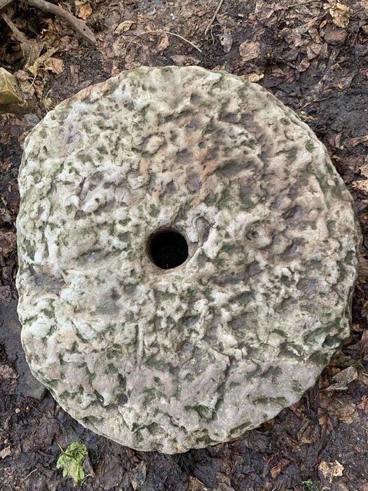 Воденичен камък/ колело за мелница / естествен камък