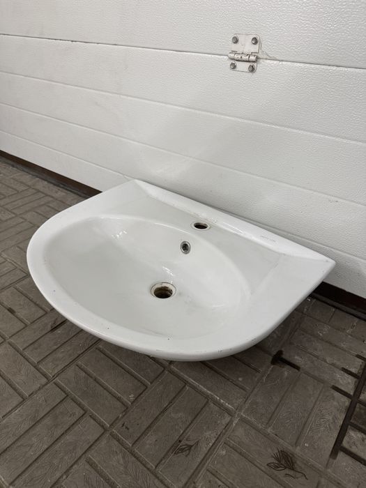 Раковина керамическая