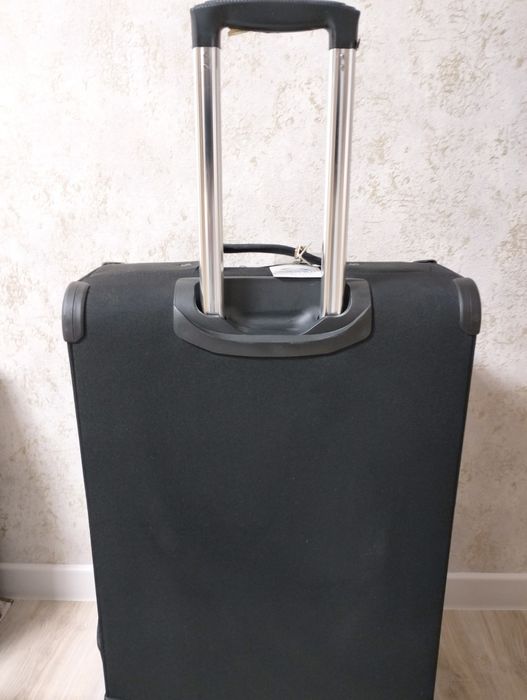 Чемодан,L размера