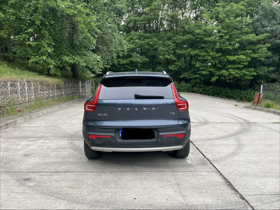 VOLVO XC40 T3 AT8 Momentum • 163 CP