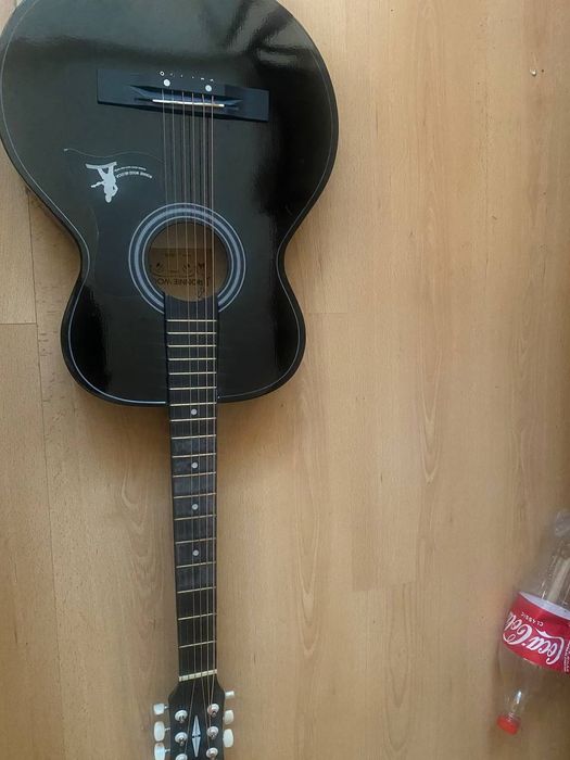 Гитара почти новый