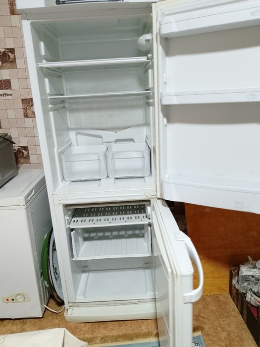 Холодильник indesit