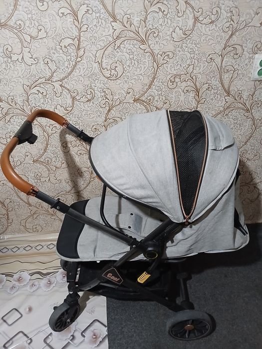Детская коляска сотилади