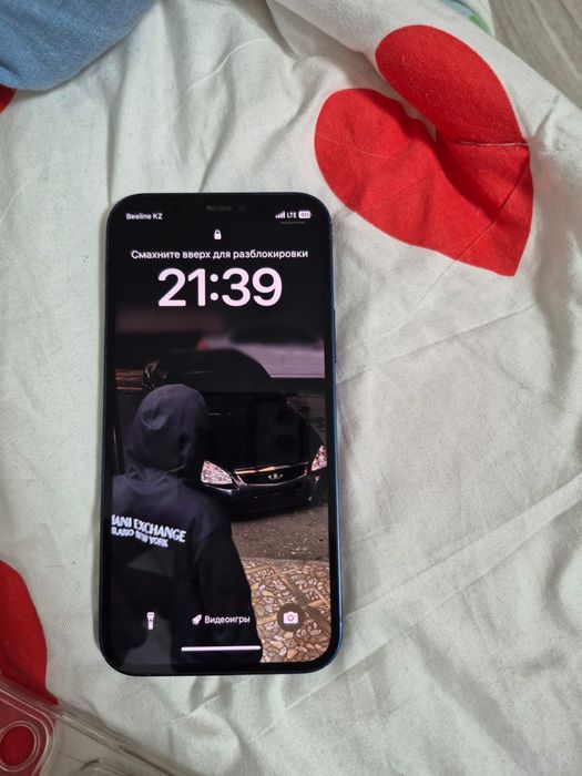 Айфон 12 в хорошем состоянии,полный комплект