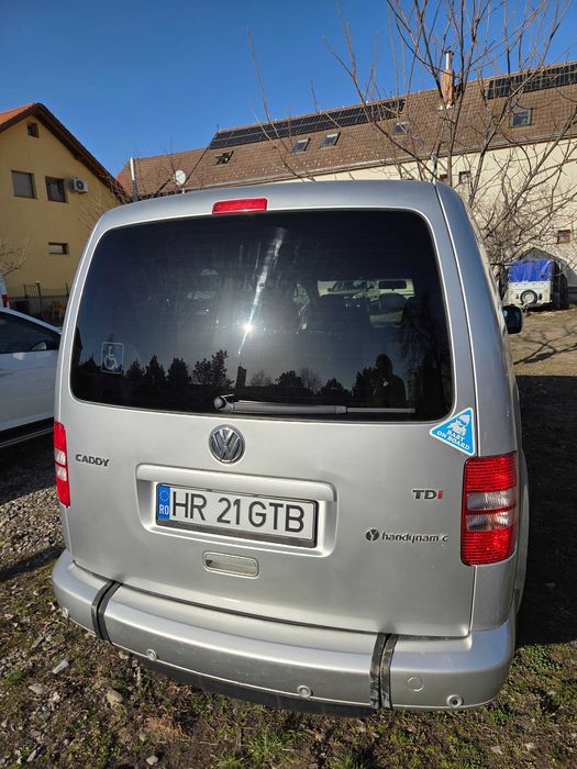 Volkswagen Caddy cu rampă handicap
