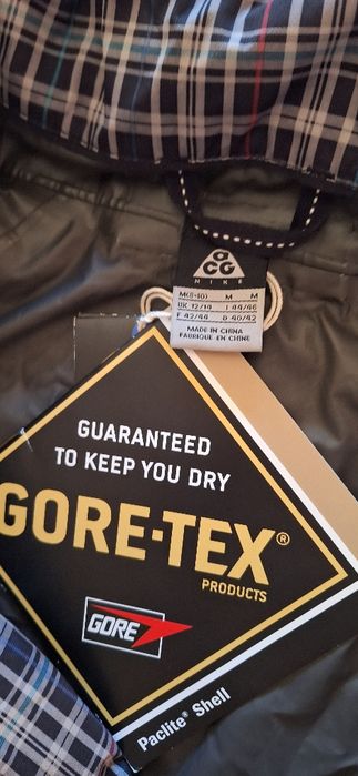 Олекотено яке Nike, Gore Тex технология, размер М
