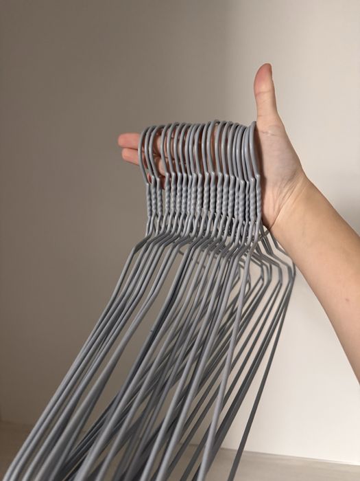 Вешалки плечики 20 шт. Вешалки с зажимом для брюк и юбок 5 шт.